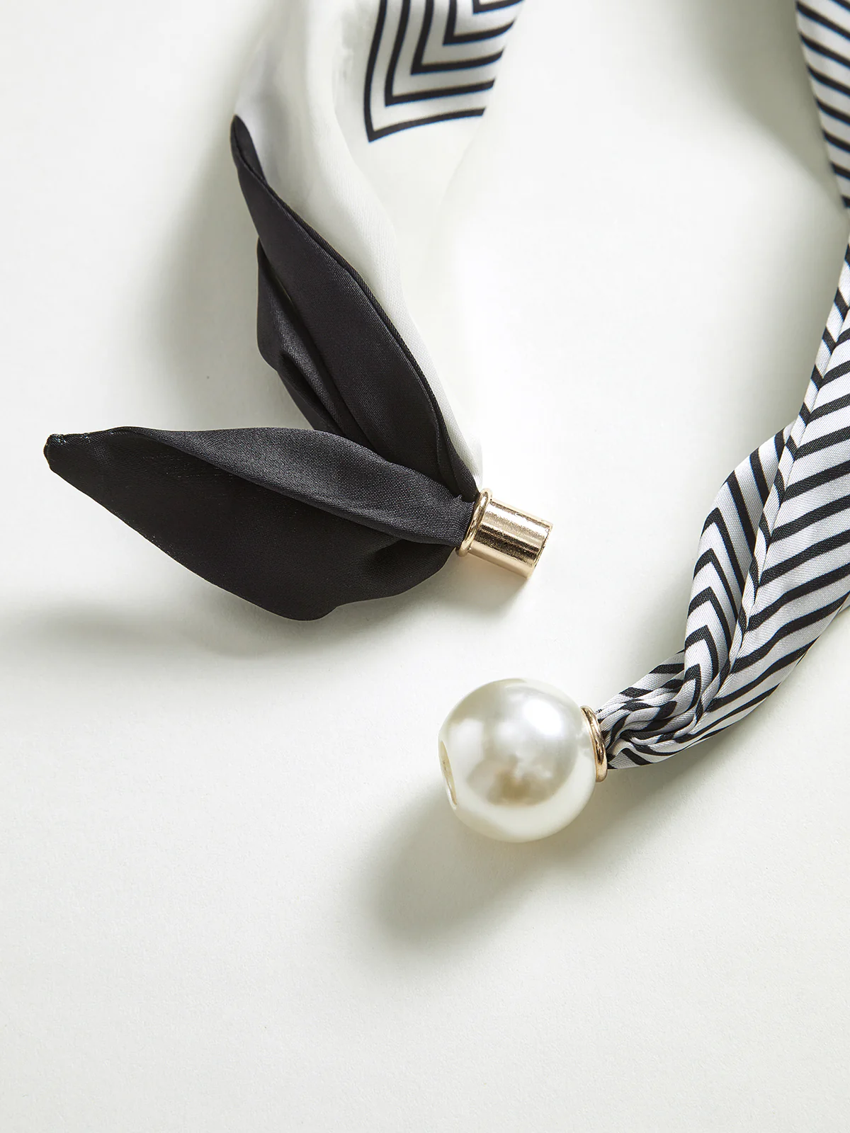 Pearl Magnetic Closure Striped Neck Scarf - Wholesalesil