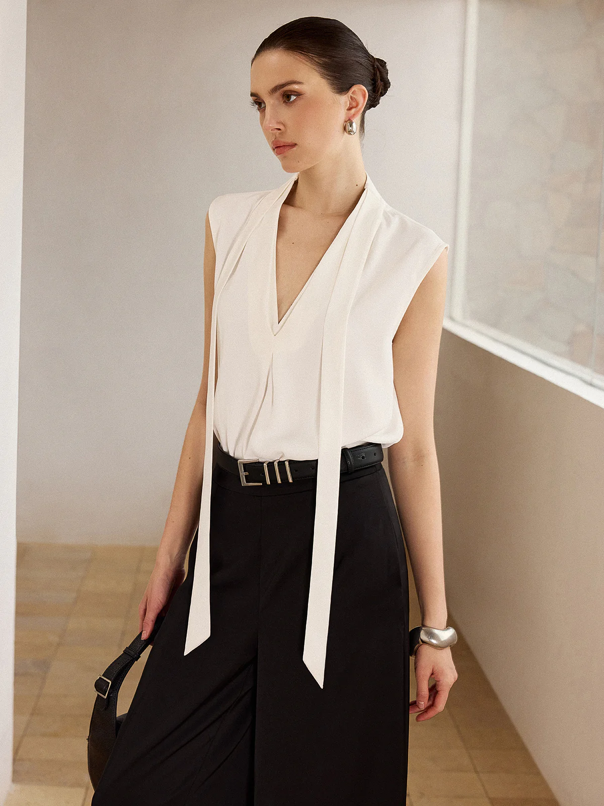 Sleeveless Blouse with Tie-Neckline - Wholesalesil